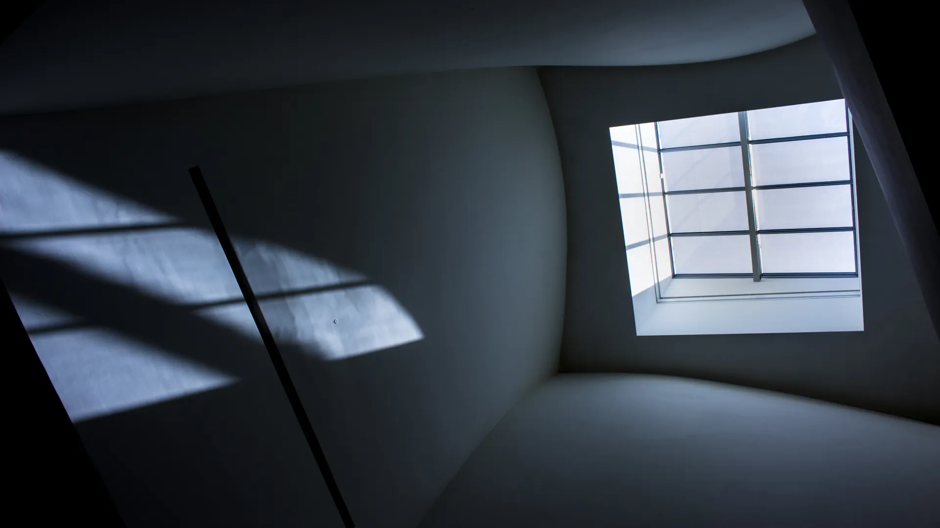 form guggenheim interior rotunda new york 01