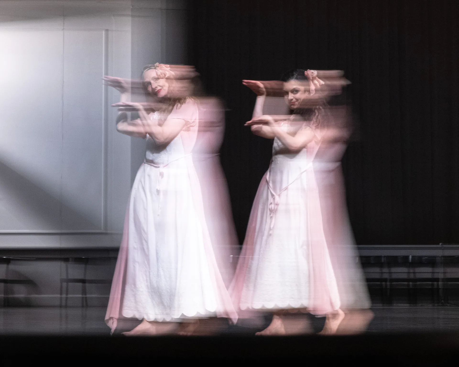 stage kontakthof tanztheater wuppertal 01