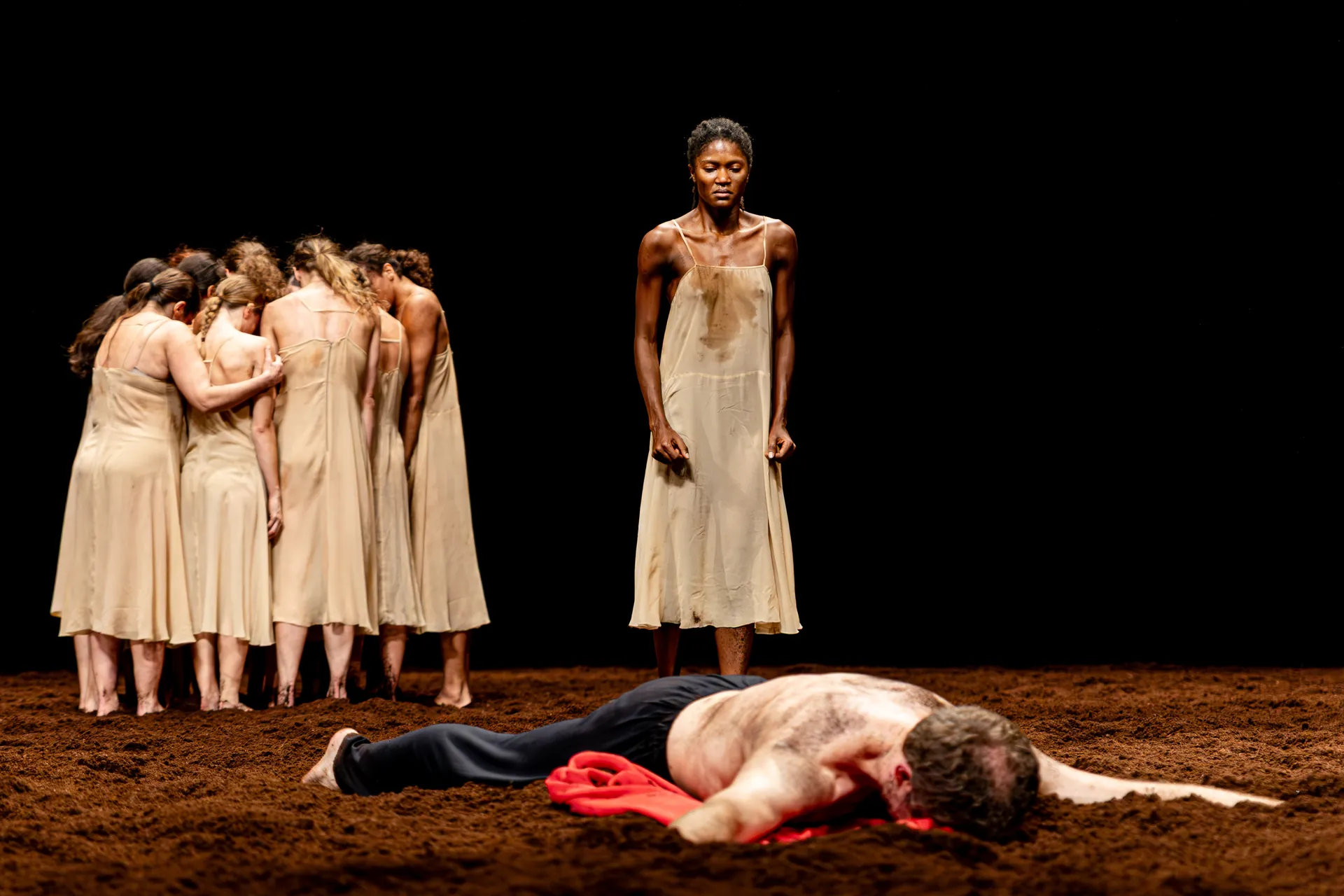 stage sacre du printemps tanztheater wuppertal 01